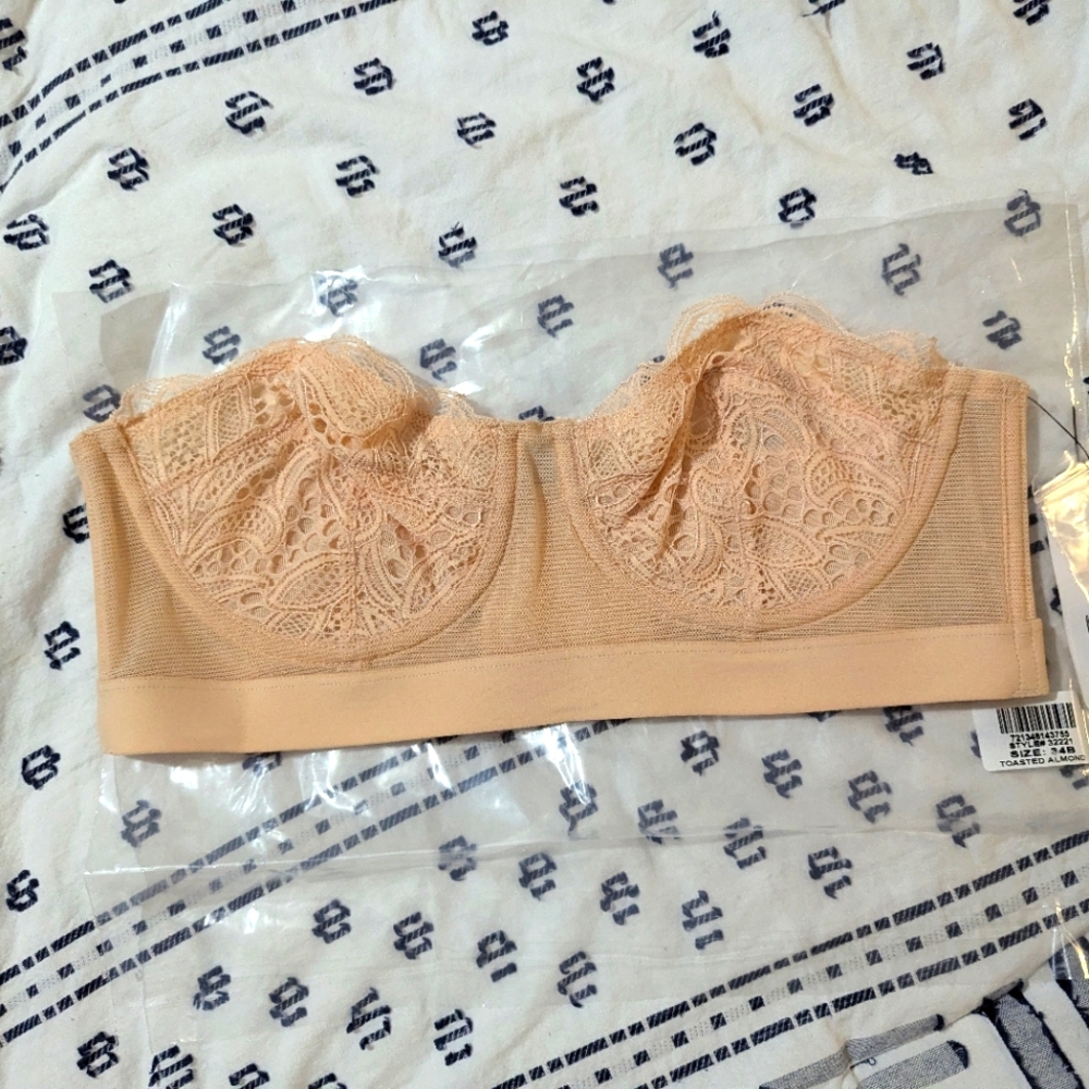 NWT Lively Convertible Strapless Bra